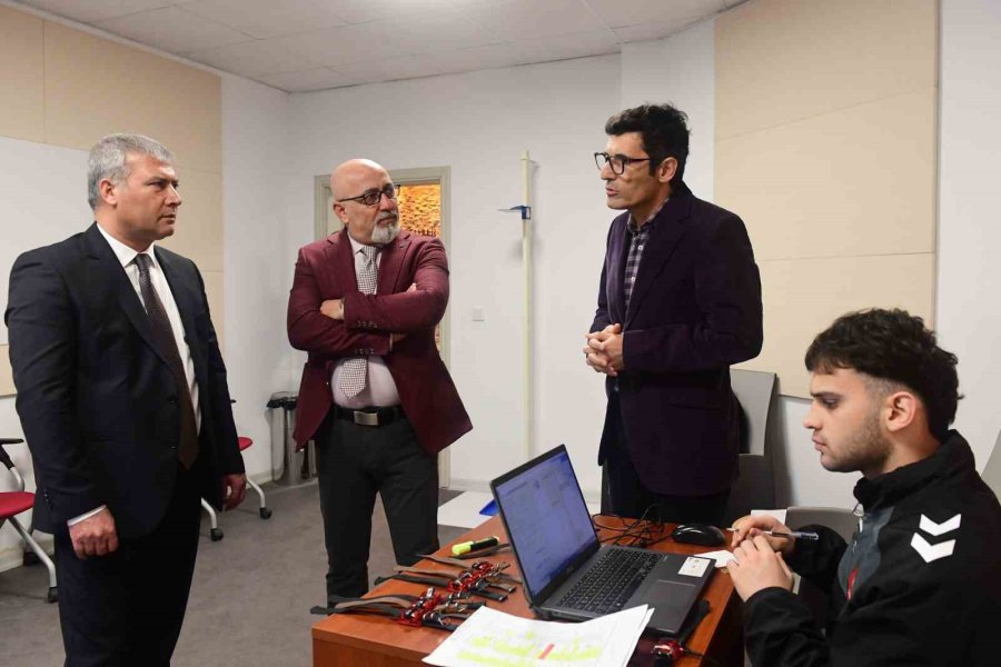 Rektör Adıgüzel Engelliler Araştırma Enstitüsü’nü Ziyaret Etti