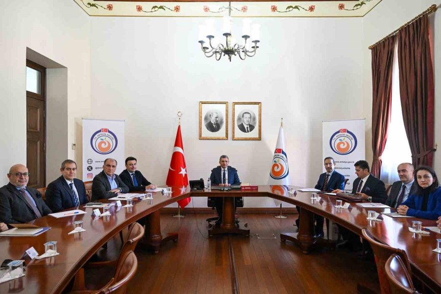 Antalya’ya 2025 Turizm Şehri Ödülü