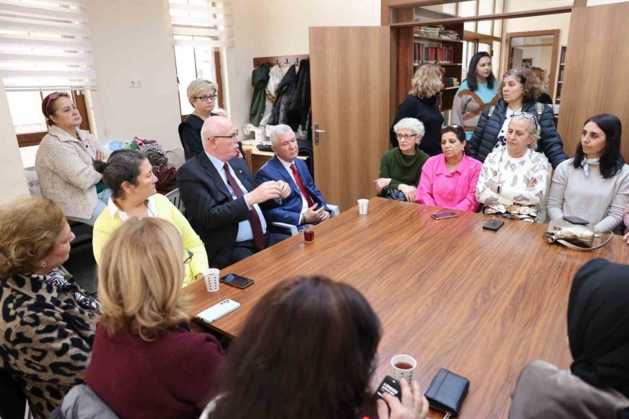 Başkan Kurt, Orhan Oğuz Halk Merkezi’nde Kadınlarla Bir Araya Geldi