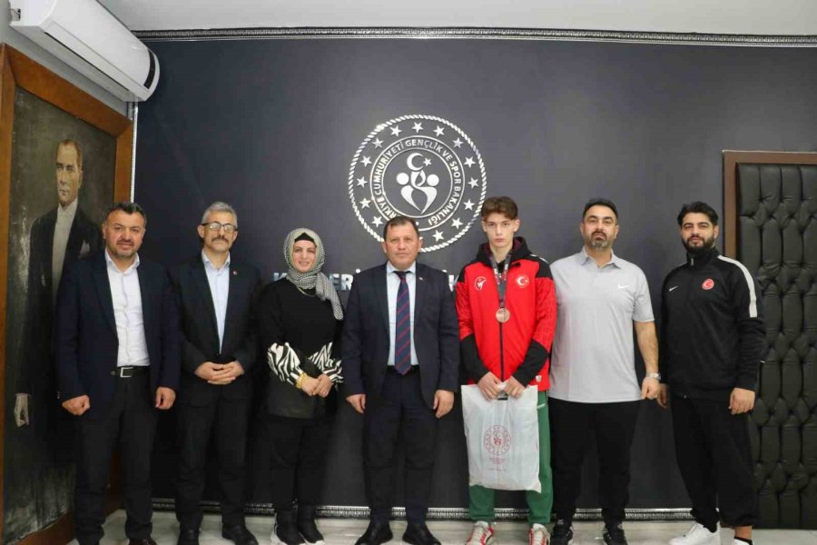 Şampiyonlardan Kabakcı’ya Ziyaret