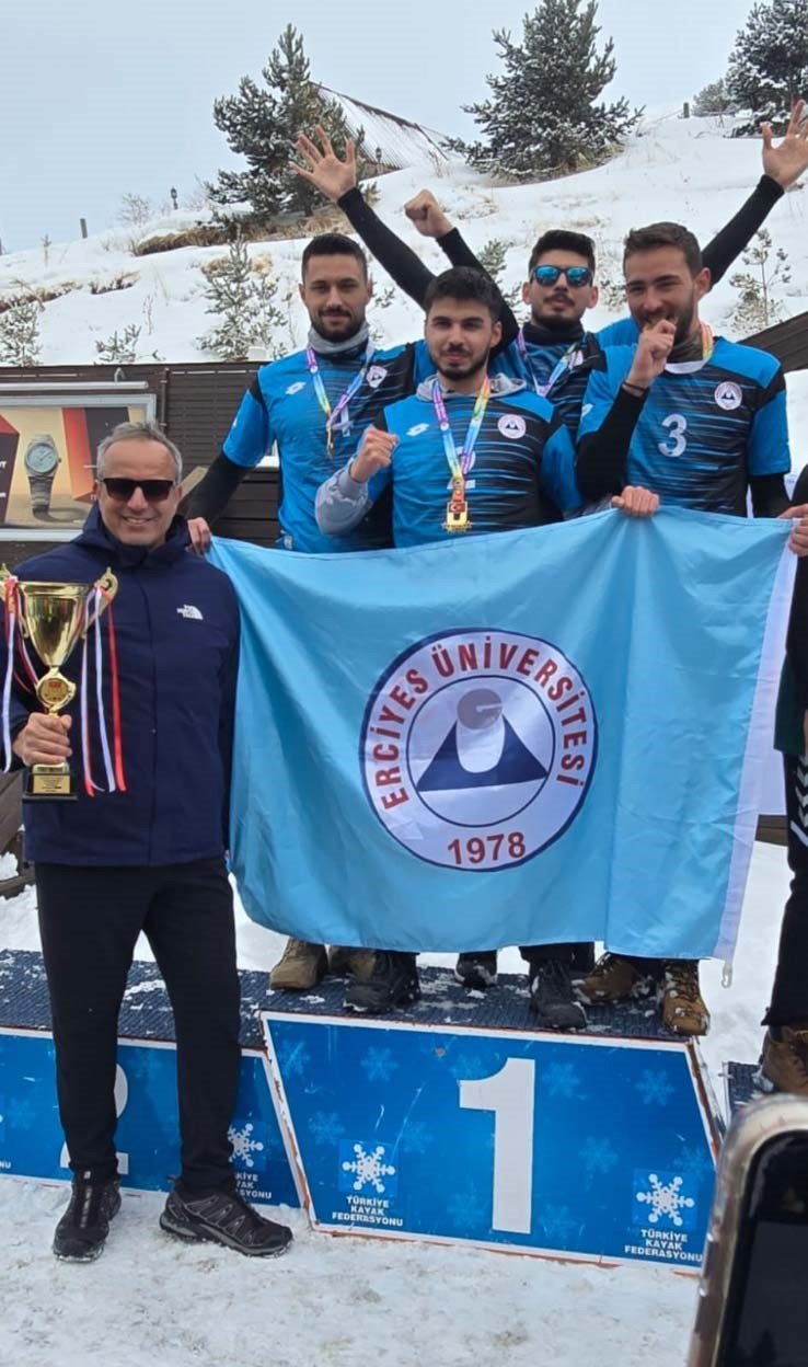 Erü, Kar Voleybolu Türkiye Şampiyonu Oldu