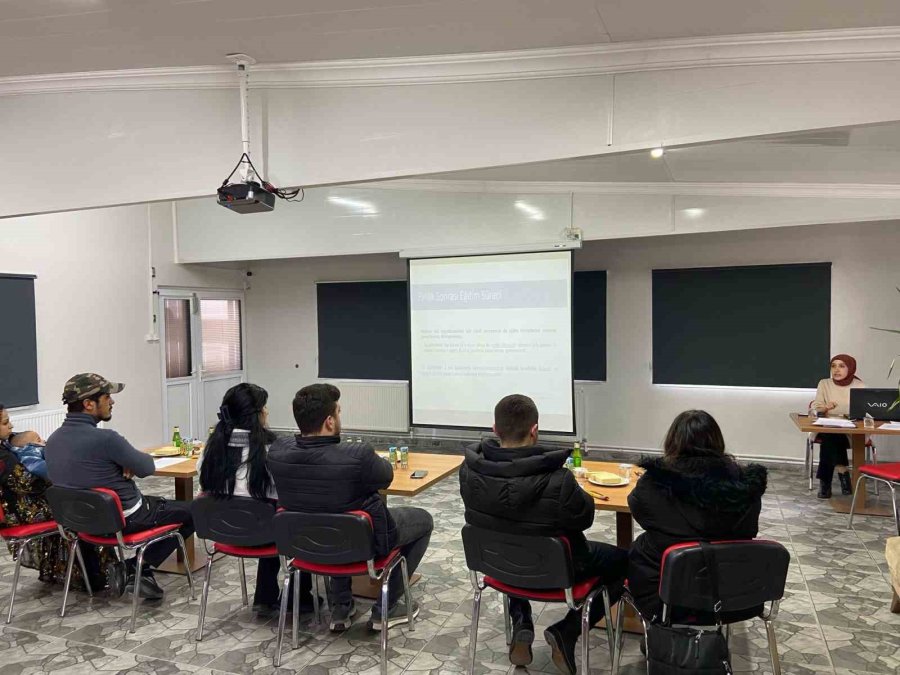 Devlet Desteğiyle Evlenecek Çiftlere Eğitim Verildi