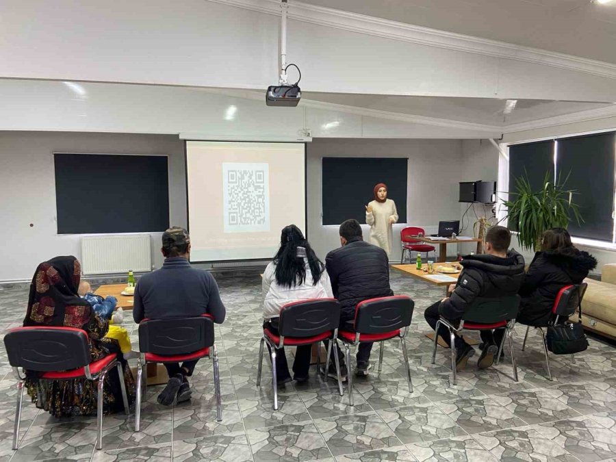 Devlet Desteğiyle Evlenecek Çiftlere Eğitim Verildi