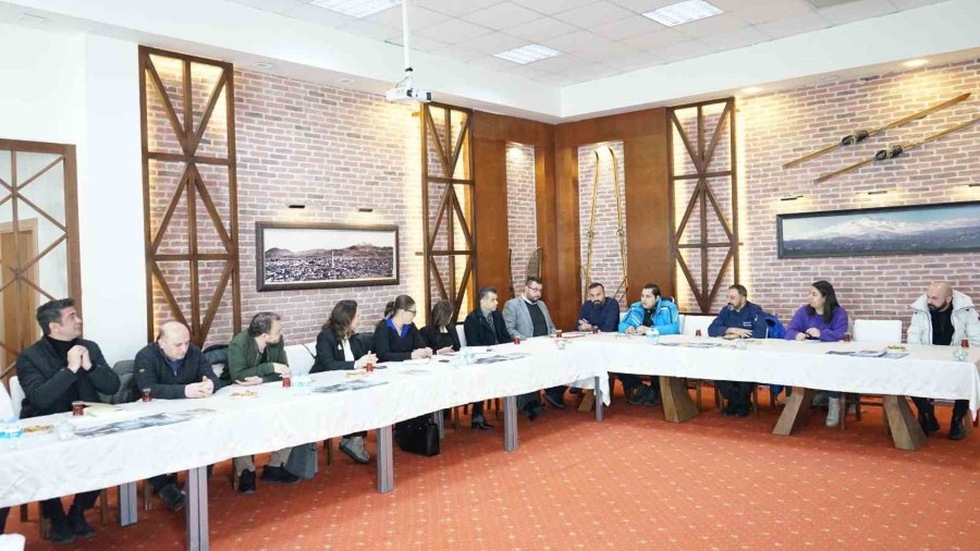 Kayseri Kent Konseyi’nden Erciyes’in Zirvesinde ‘gastronomi’ Toplantısı