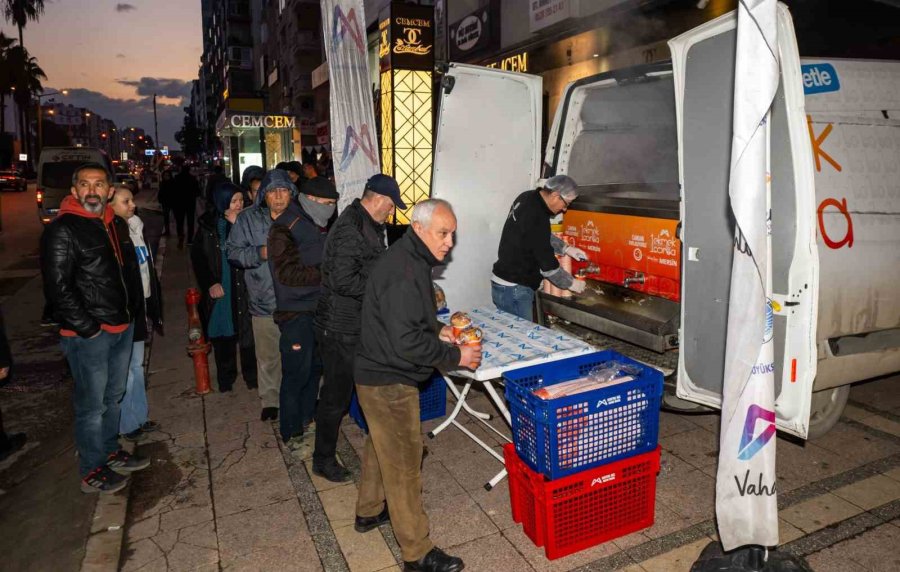 Mersin’de Başlatılan ’1 Ekmek 1 Çorba’ Projesi 2,5 Milyon Kişiye Ulaştı