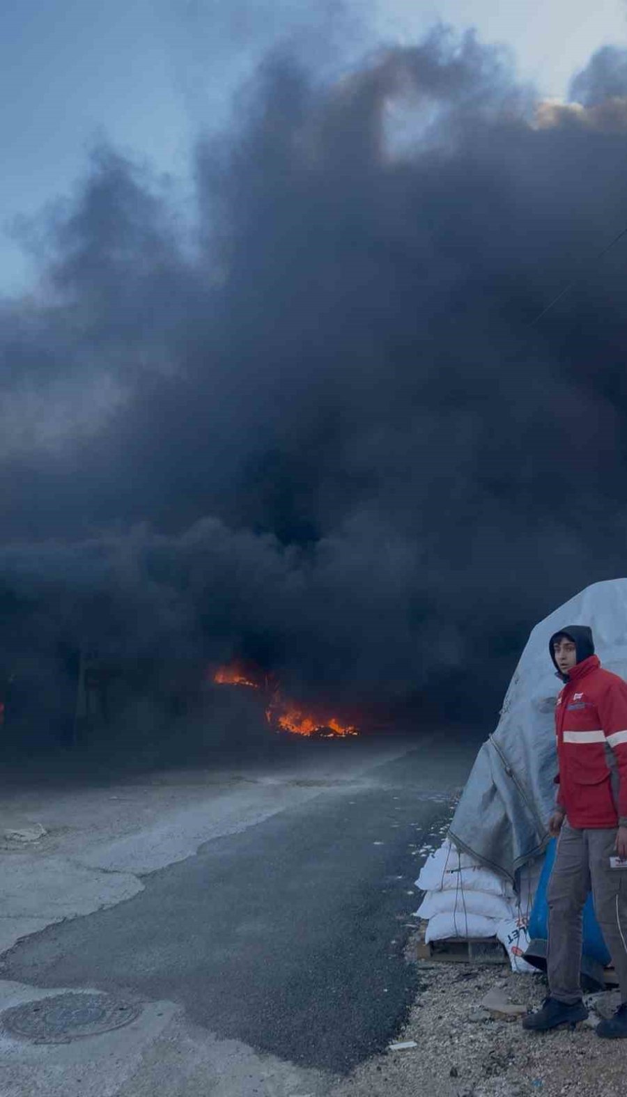 Alevler Depoyu Küle Çevirdi, Milyonlarca Liralık Maddi Hasar Oluştu