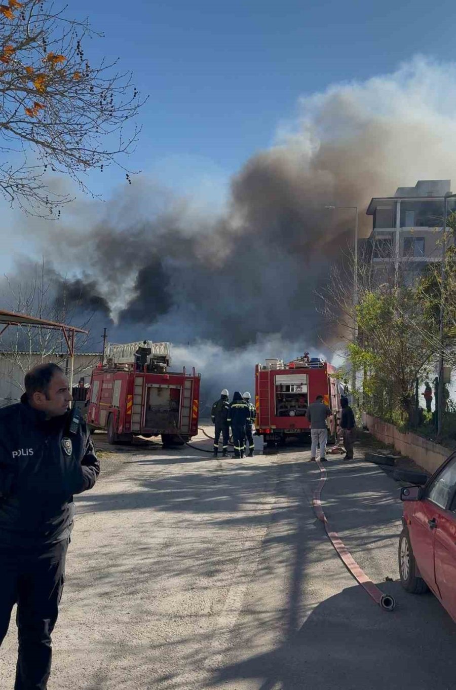 Alevler Depoyu Küle Çevirdi, Milyonlarca Liralık Maddi Hasar Oluştu