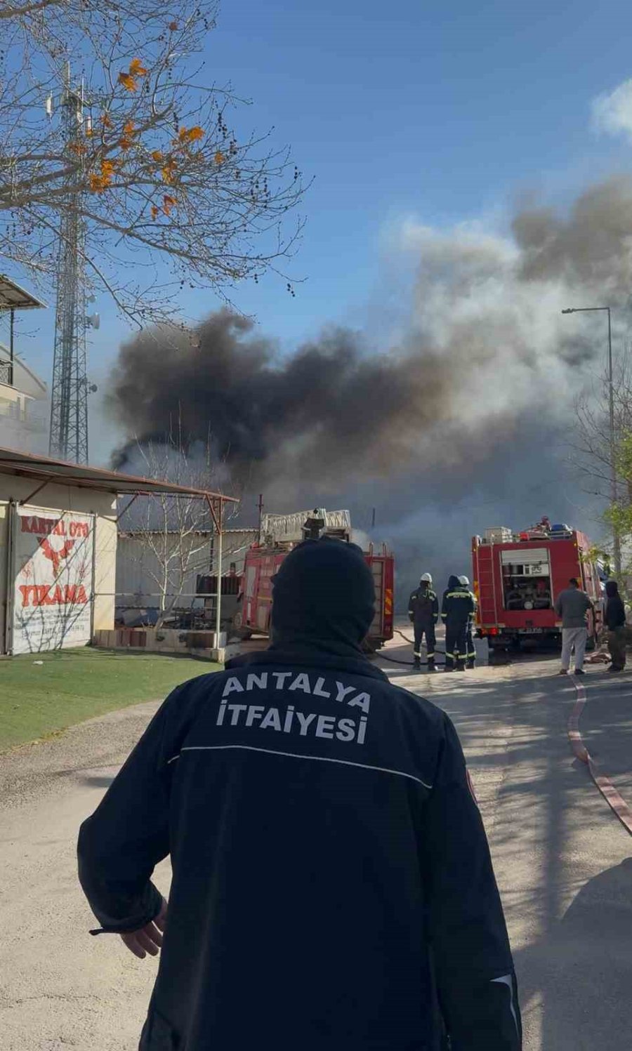 Alevler Depoyu Küle Çevirdi, Milyonlarca Liralık Maddi Hasar Oluştu