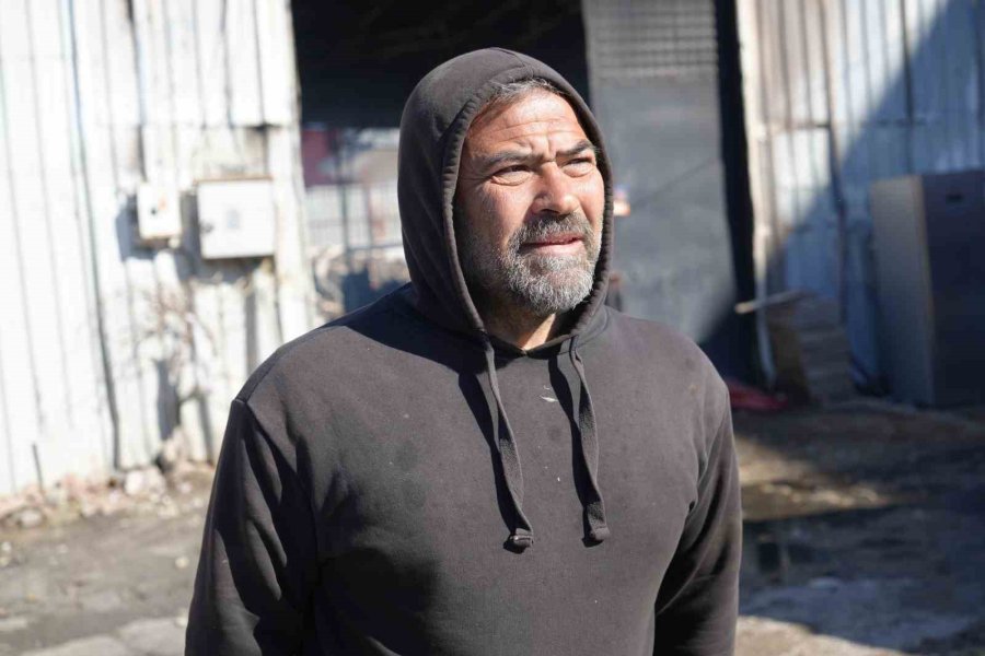 Alevler Depoyu Küle Çevirdi, Milyonlarca Liralık Maddi Hasar Oluştu