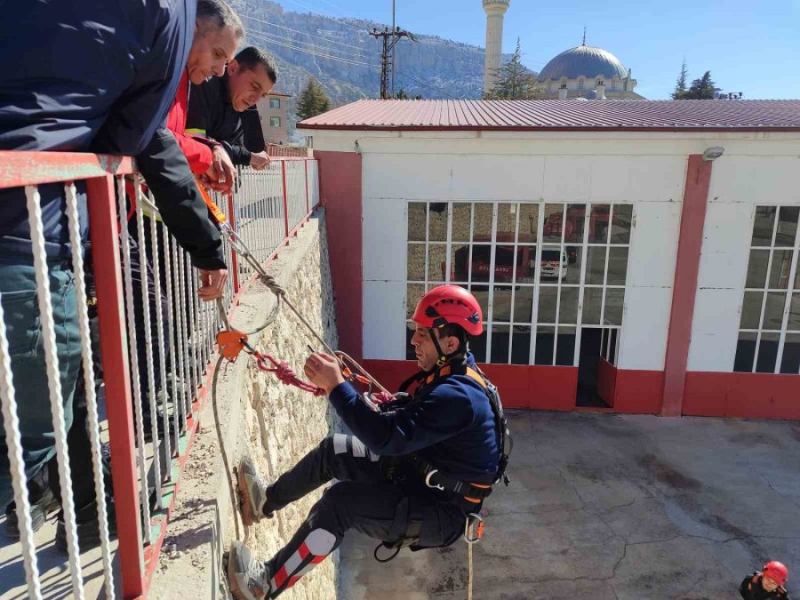 Mersin İtfaiyesi Tecrübelerini Paylaşıyor