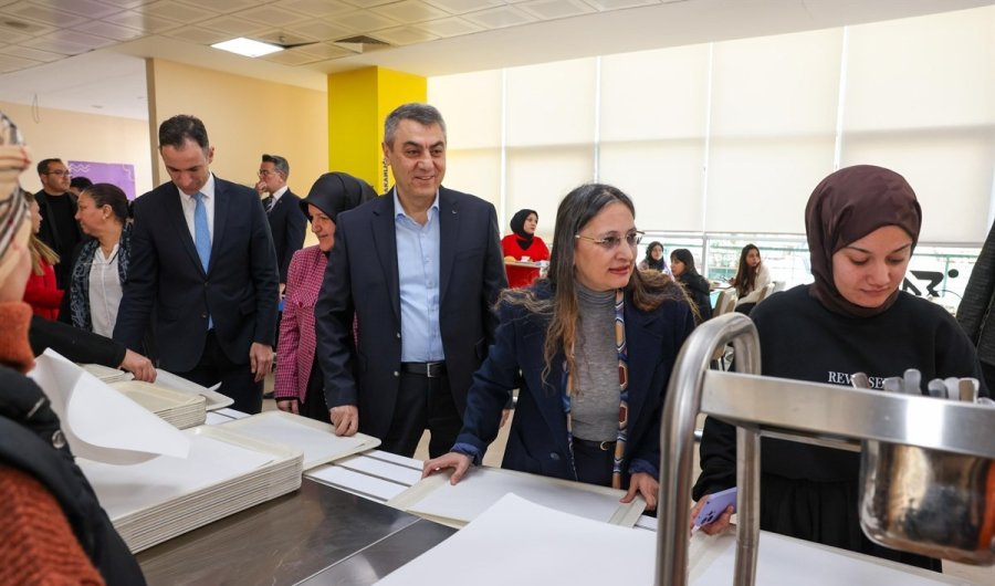 Vali Toros, Yurttaki Öğrencilerle Bir Araya Geldi