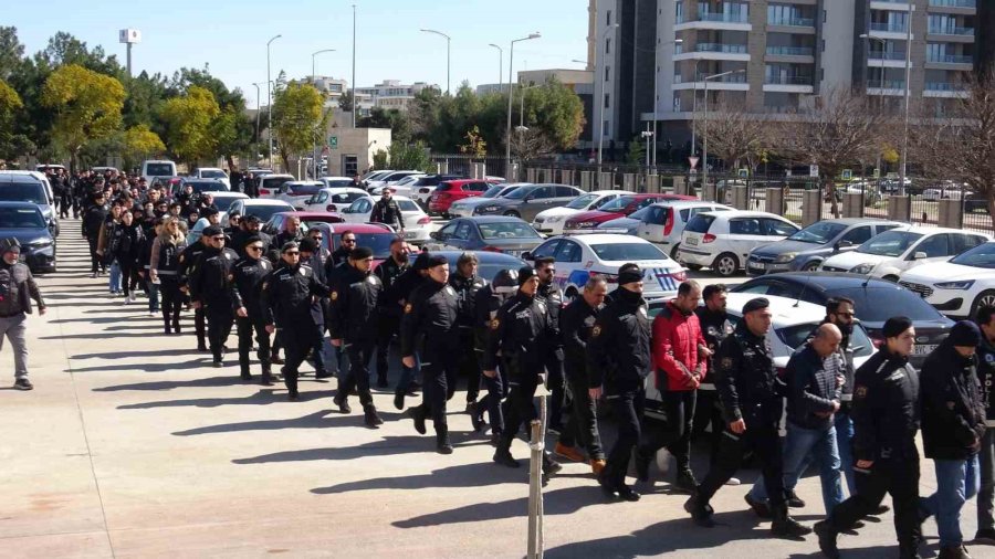 Antalya’da ‘kıskaç-40’ Operasyonunda Yakalanan 77 Kişi Adliyeye Sevk Edildi