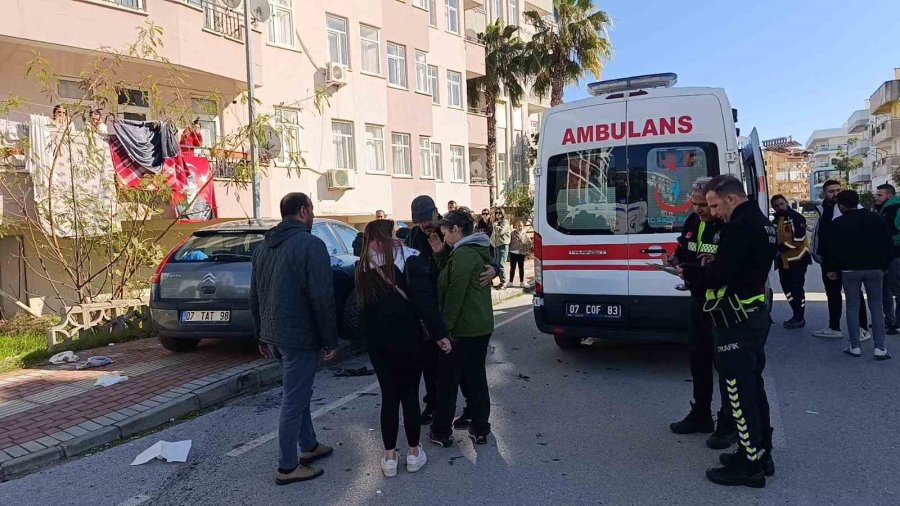 16 Yaşındaki Sürücünün Kullandığı Atv Otomobille Çarpıştı: 2 Yaralı