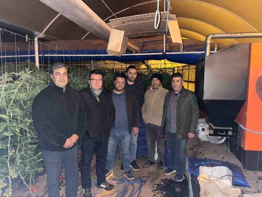 Serik Kaymakamı Şahin Zirai Don Nöbeti Tutan Çiftçilerle Sabahladı