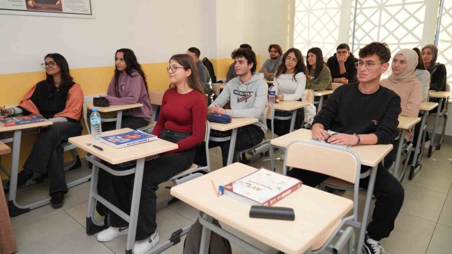 Alanya’da 694 Öğrenciye Ücretsiz Eğitim