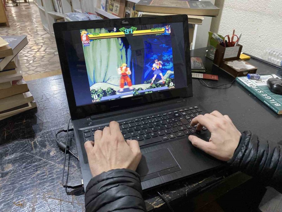 Çoğu Kişi Yeni Oyunlar İle Zaman Geçirirken O Hala Retro Türünü Tercih Ediyor