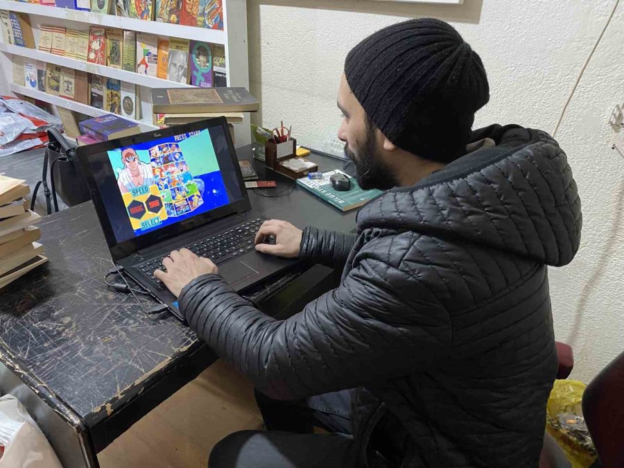 Çoğu Kişi Yeni Oyunlar İle Zaman Geçirirken O Hala Retro Türünü Tercih Ediyor