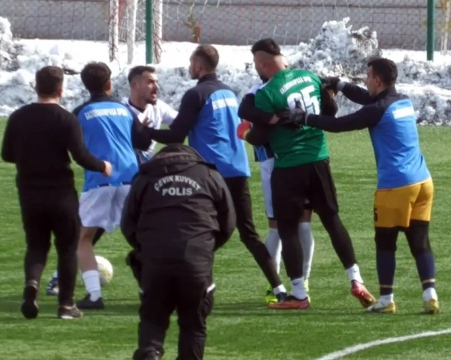 Yeşil Sahalarda Uçan Tekmeler Konuştu