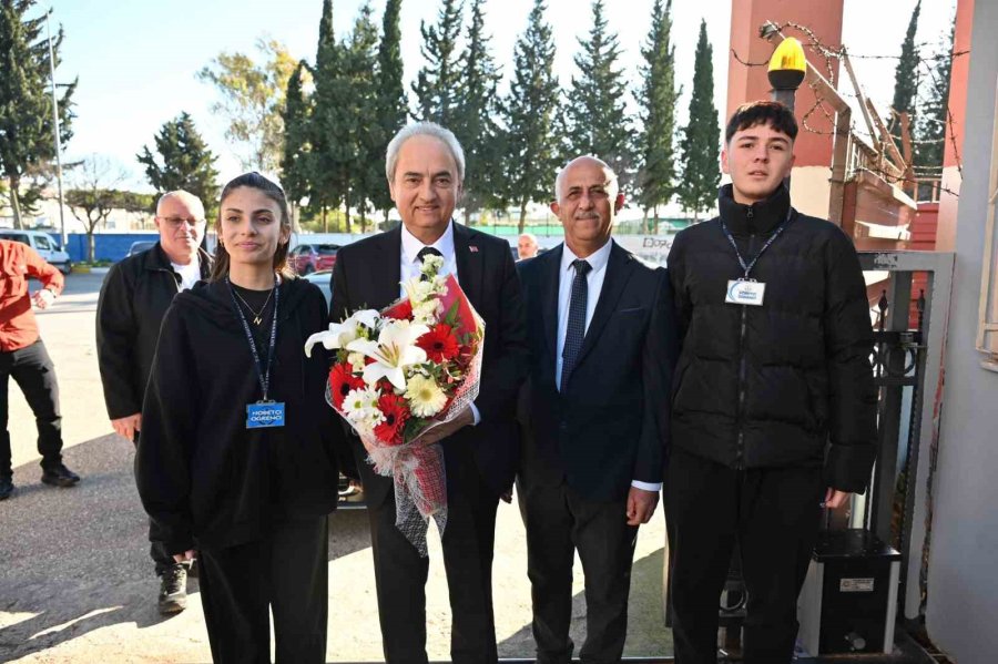 Antalya’da Lise Öğrencileri Geri Dönüşüm Malzemelerinden Deniz Temizleme Robotu Yaptı