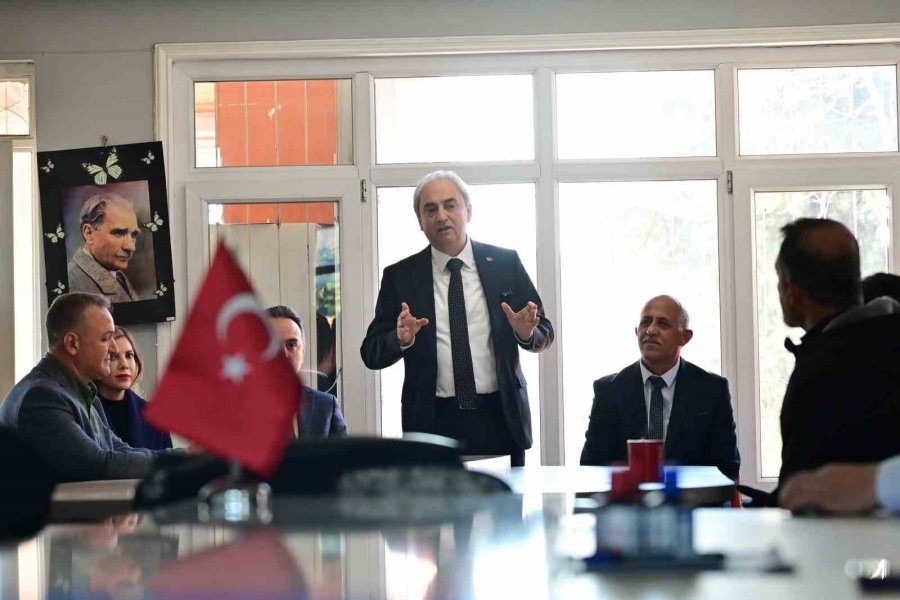 Antalya’da Lise Öğrencileri Geri Dönüşüm Malzemelerinden Deniz Temizleme Robotu Yaptı