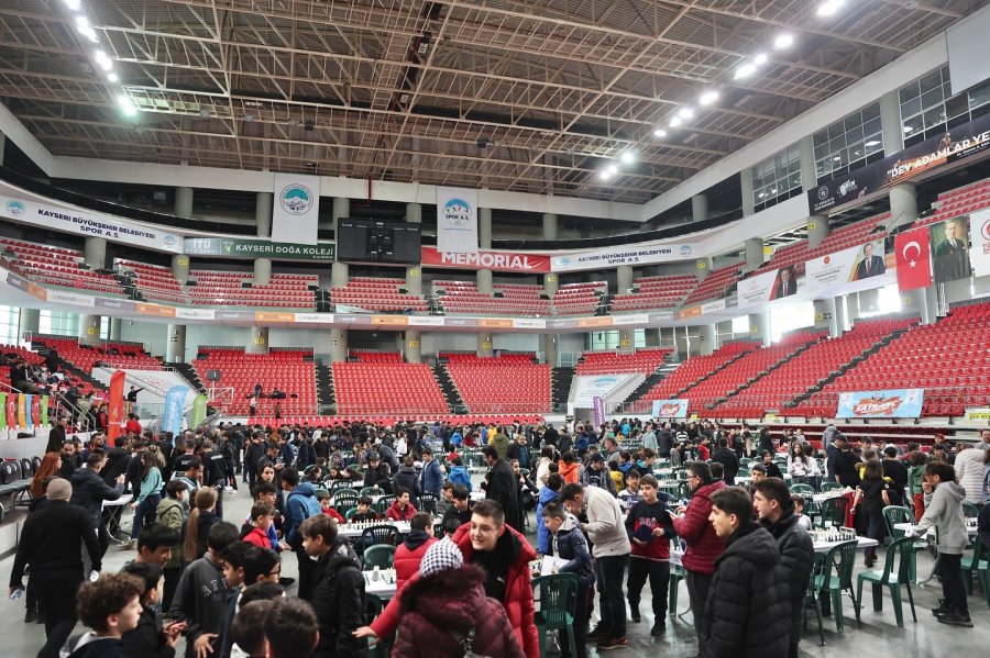 Başkan Çolakbayrakdar: "büyük Ve Güçlü Türkiye İçin Çocukları Satrançla Buluşturuyoruz"