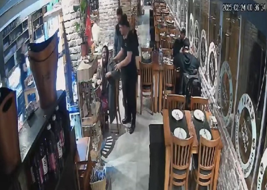 Nefes Borusuna Yiyecek Takılan İngiliz Turisti, Garsonun Heimlich Manevrası Kurtardı