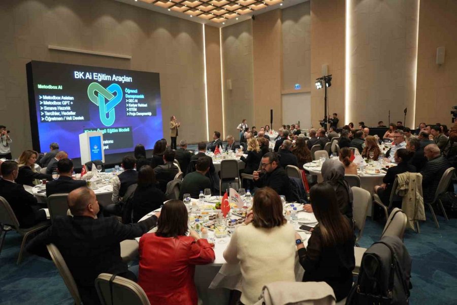 "eğitimde Yapay Zekânın Abc’si" Konferanslarının Üçüncüsü Antalya’da Gerçekleştirdi