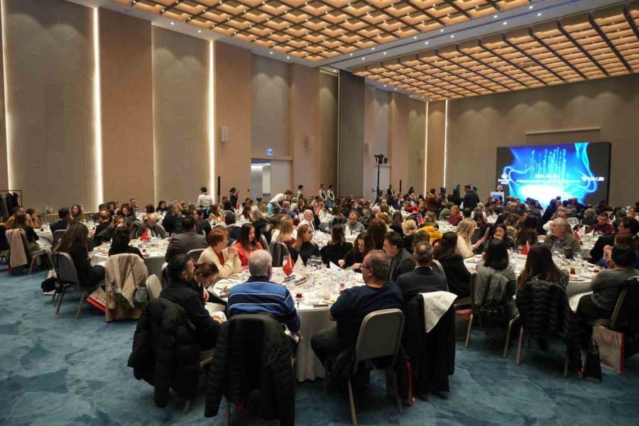 "eğitimde Yapay Zekânın Abc’si" Konferanslarının Üçüncüsü Antalya’da Gerçekleştirdi