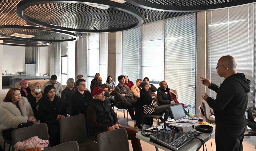 Muratpaşa’da Podcast Meraklıları Bir Araya Geldi