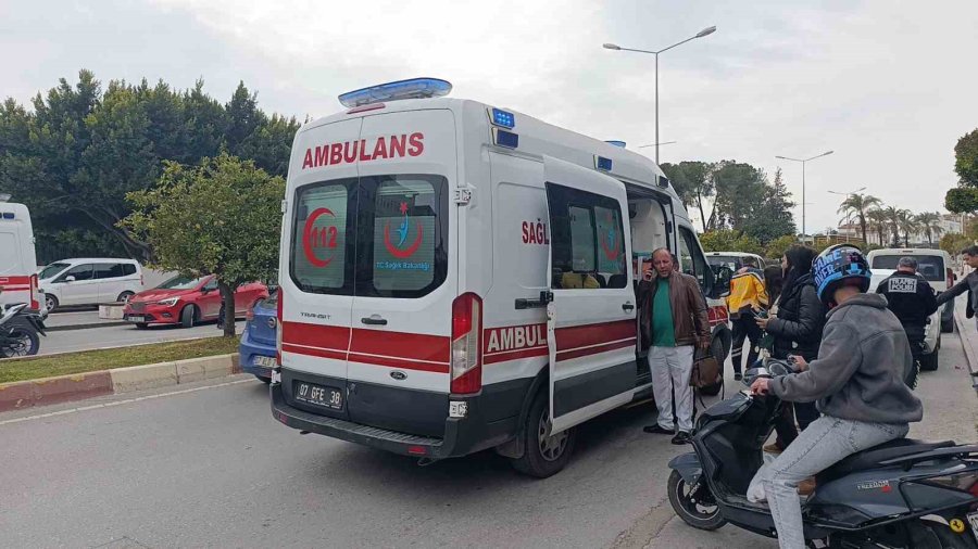 Yaya Geçidinde Motosiklet Yayaya Çarptı: 2 Yaralı