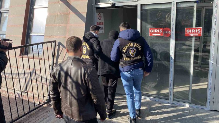 12 Yıl Kardeşinin Kimliğini Kullanan Firari Yakalandı