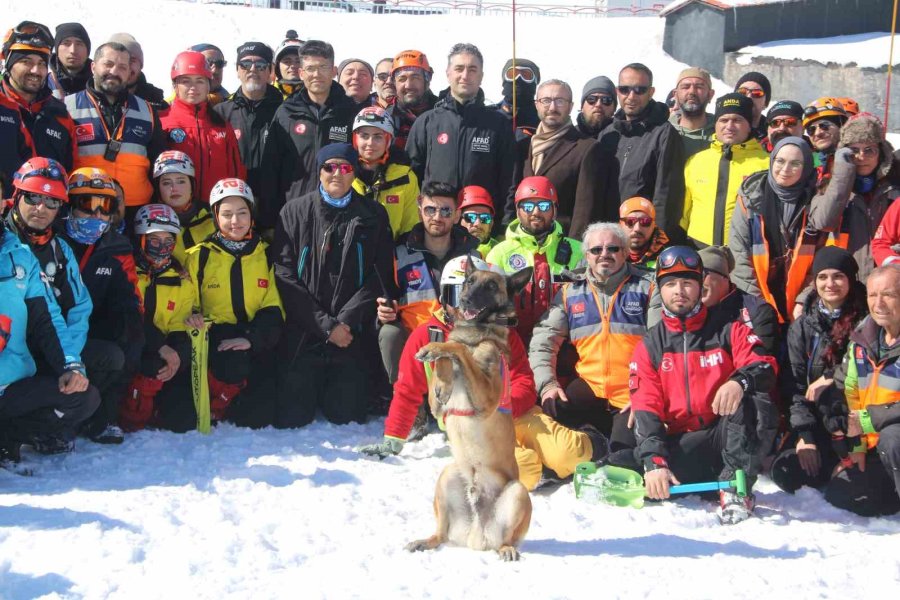 Erciyes’te Gerçeği Aratmayan Çığ Tatbikatı