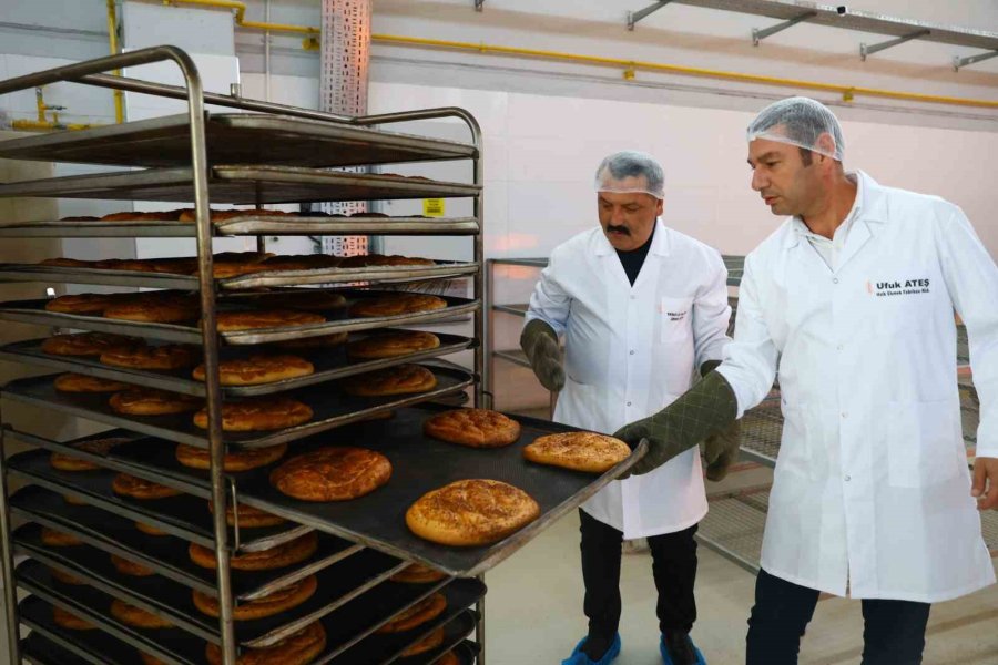 Büyükşehir Halk Ekmek Büfelerinde Ramazan Pidesi 15 Tl