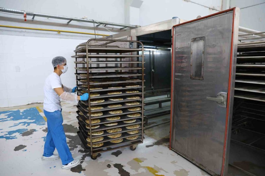 Büyükşehir Halk Ekmek Büfelerinde Ramazan Pidesi 15 Tl