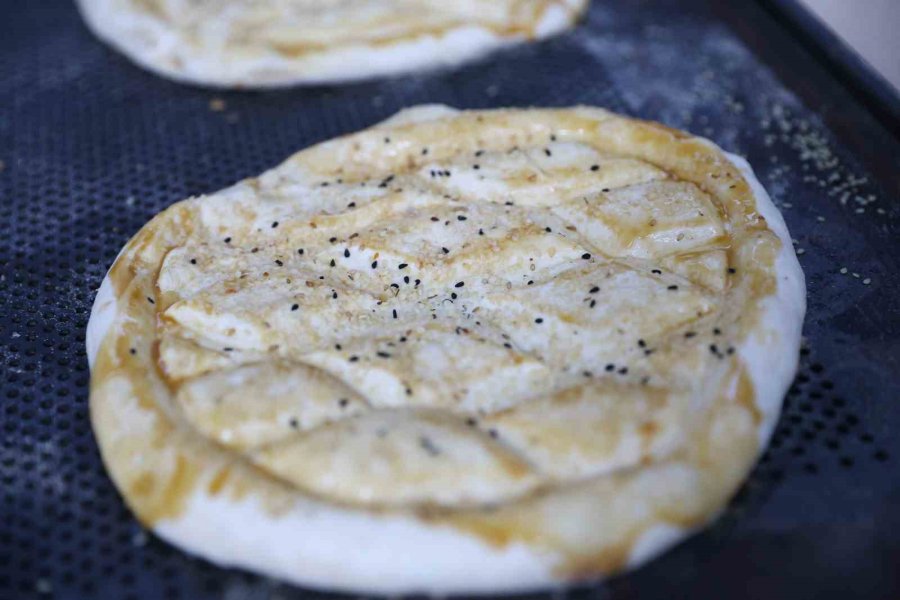 Büyükşehir Halk Ekmek Büfelerinde Ramazan Pidesi 15 Tl