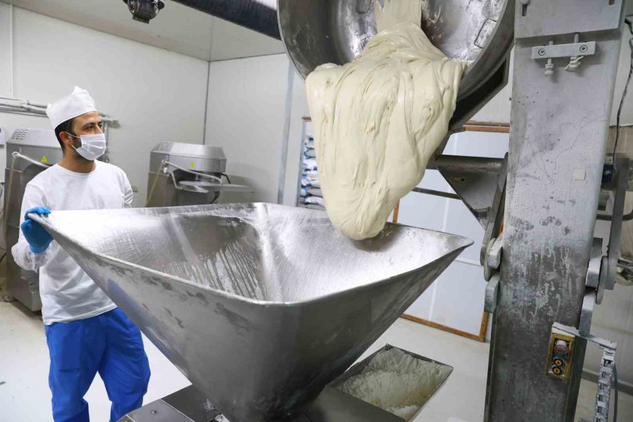 Büyükşehir Halk Ekmek Büfelerinde Ramazan Pidesi 15 Tl