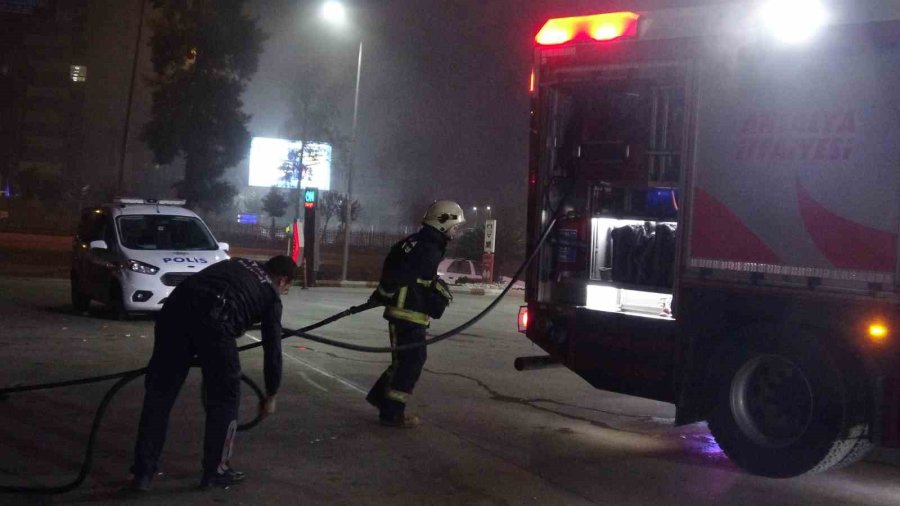 Akaryakıt İstasyonu Yanında Bulunan Metruk Binada Çıkan Yangın Korkuttu