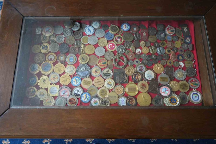 82 Yaşında Pistlerin Tozunu Atıyor