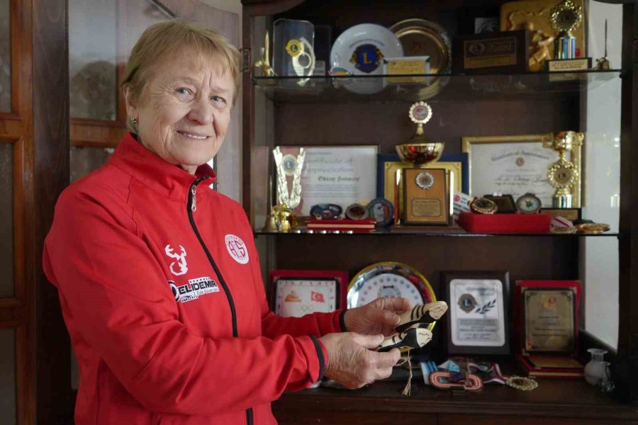 82 Yaşında Pistlerin Tozunu Atıyor