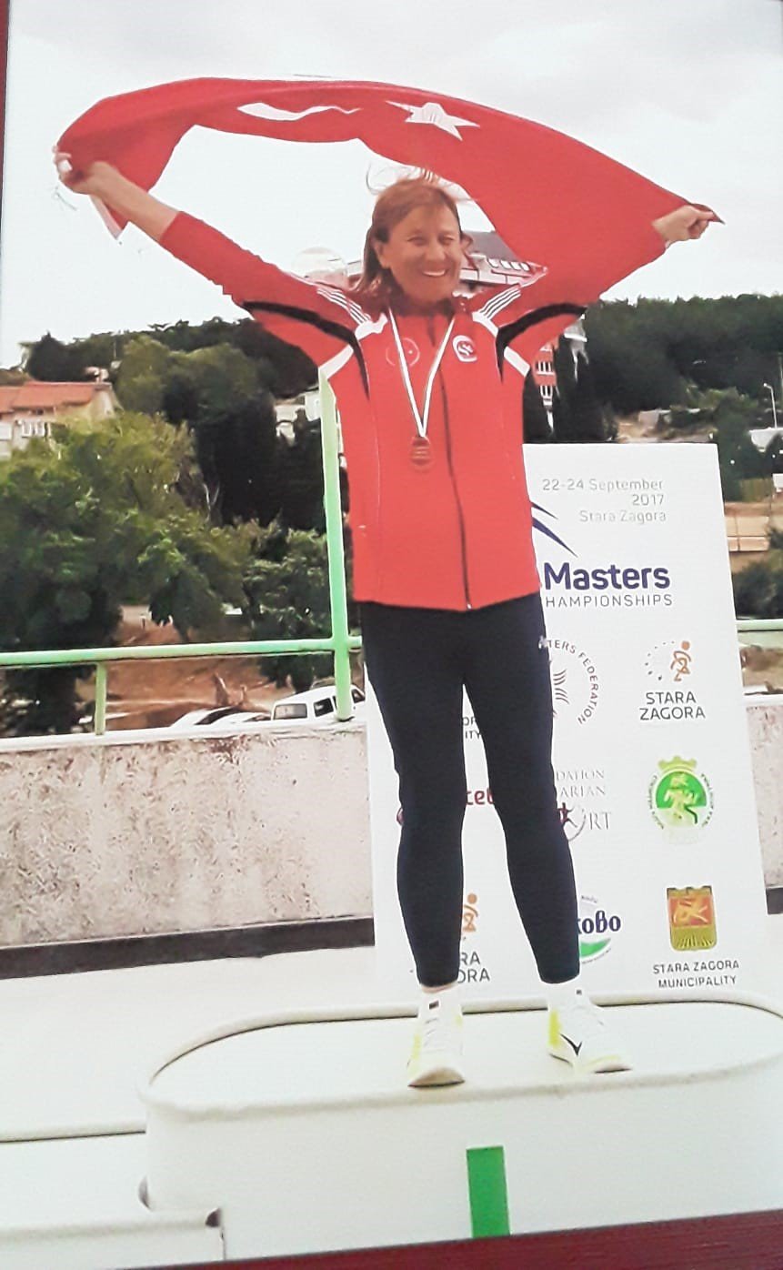 82 Yaşında Pistlerin Tozunu Atıyor