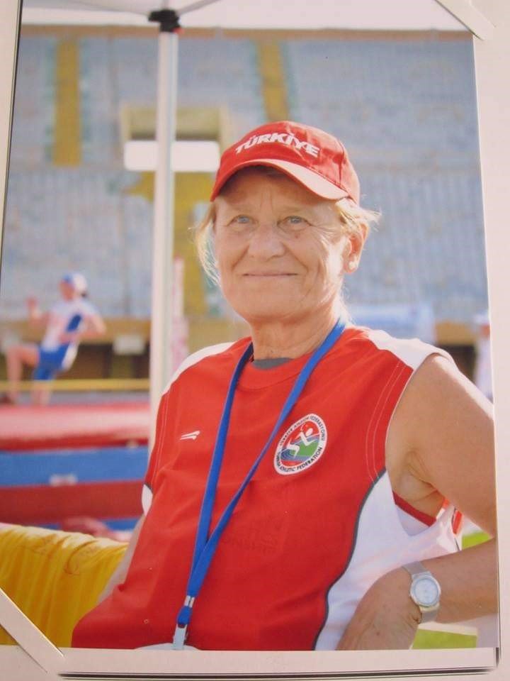 82 Yaşında Pistlerin Tozunu Atıyor