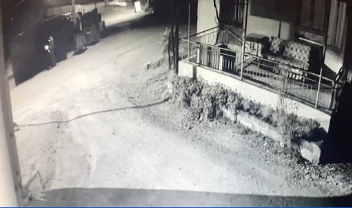 Çöpten Aldığı Kartonla Depoyu Ateşe Verdi: O Anlar Kameralara Anbean Yansıdı