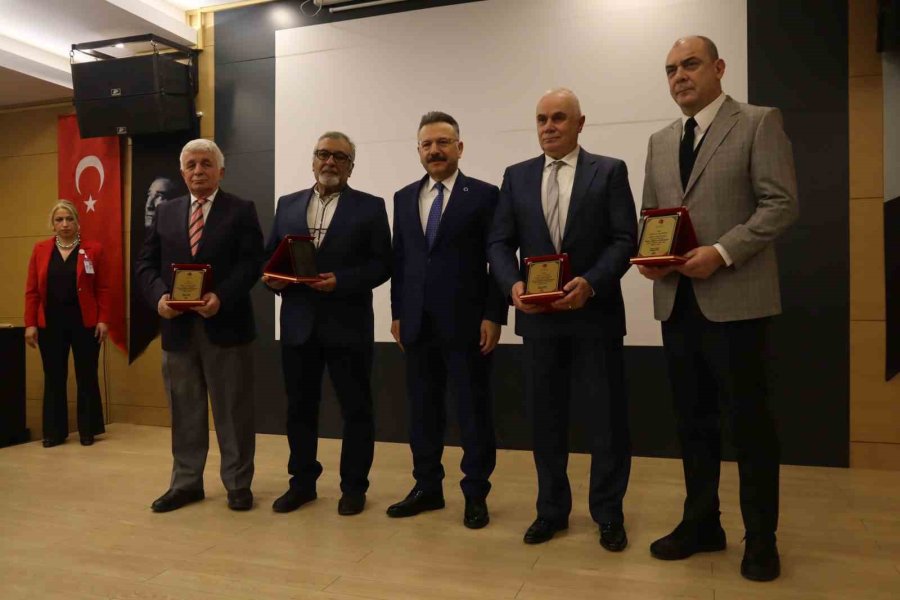 "maziden İstikbale Asırlık Şifa" Eserinin Sergisi Açıldı