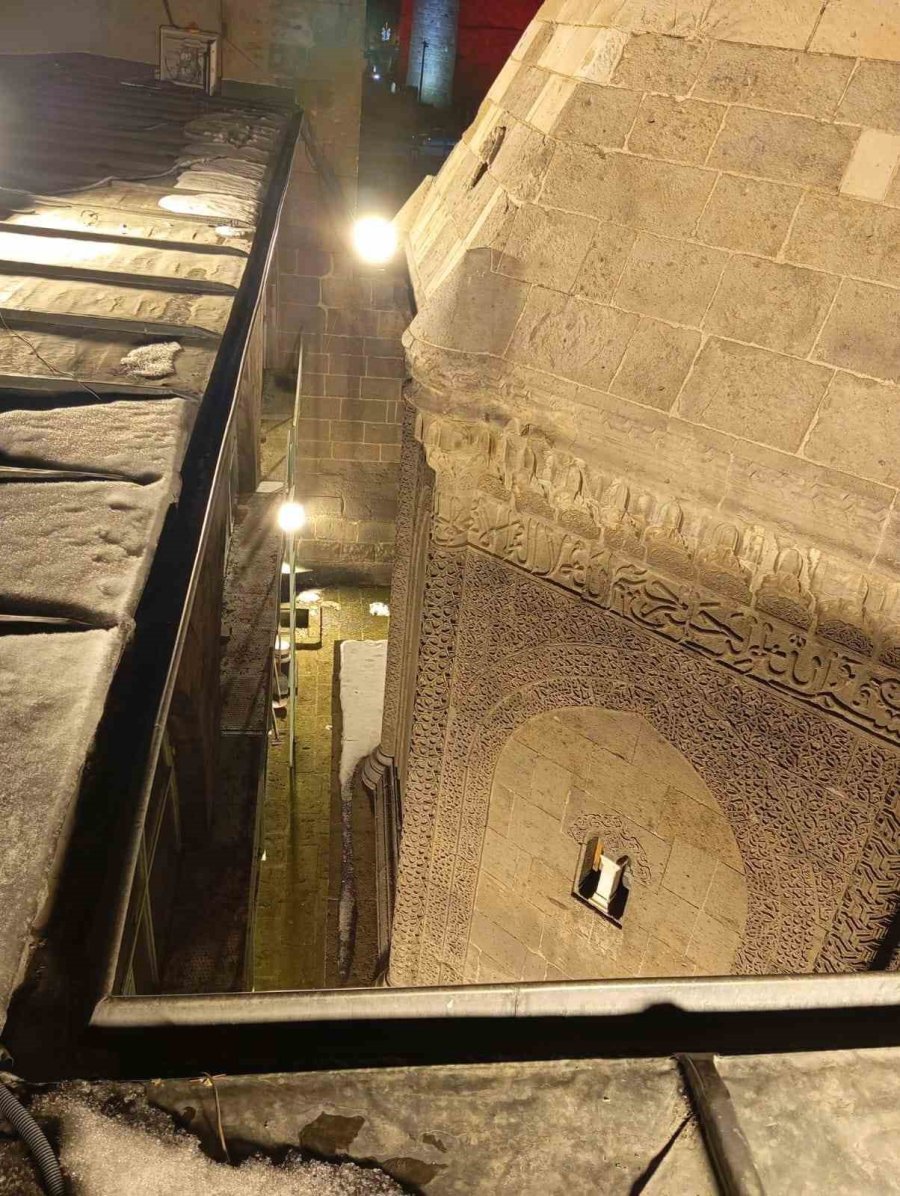 Kayseri Büyükşehir’den, Hunat Camii’ne Ramazan Ayına Özel Dokunuş