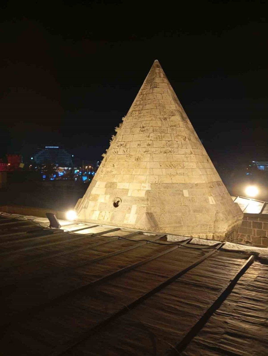 Kayseri Büyükşehir’den, Hunat Camii’ne Ramazan Ayına Özel Dokunuş