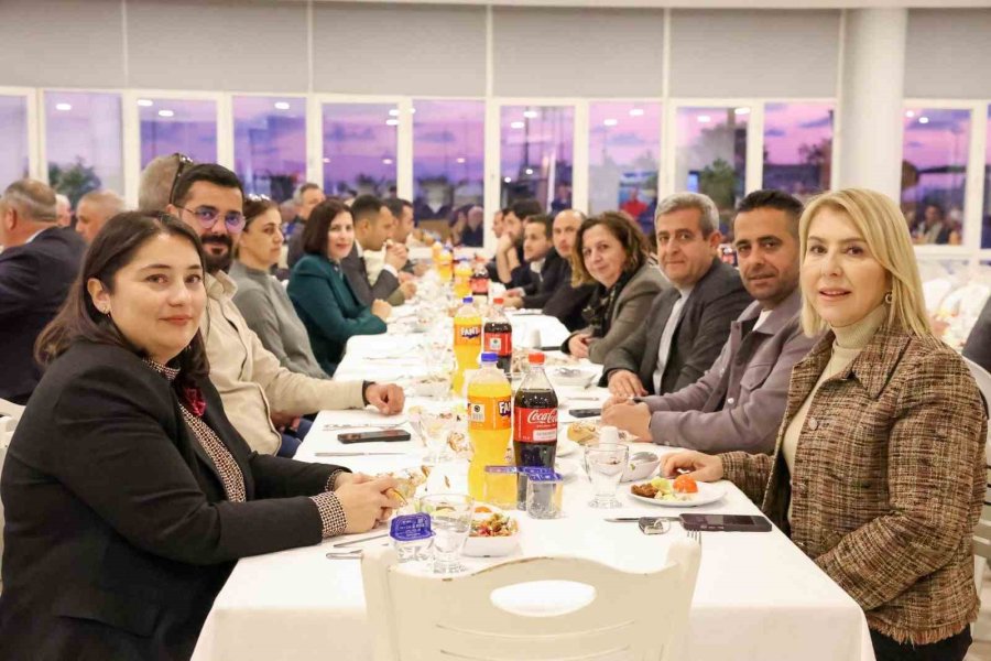 Manavgat Belediyesi’nden Emekli Çalışanlara Teşekkür Yemeği