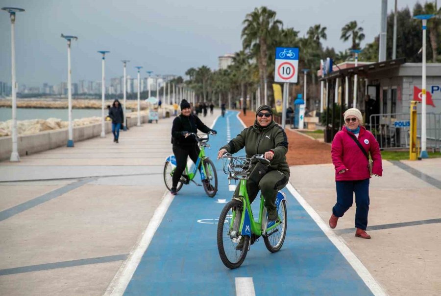 Mersin’de Kadınlar Bisiklet Sürmeyi Öğreniyor