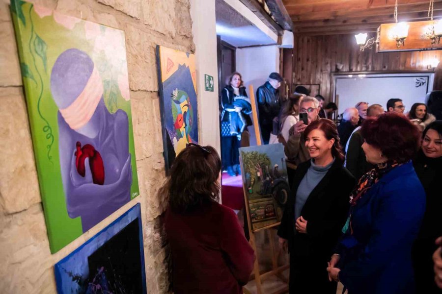 Mersin’de ’kadına Dair’ Temasıyla Resim Sergisi Düzenlendi