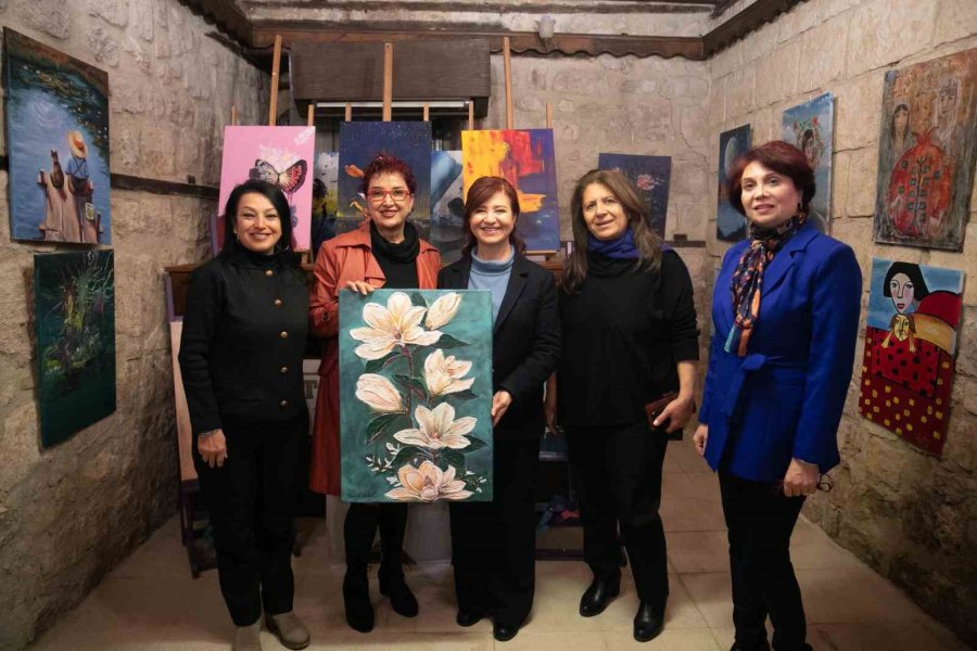 Mersin’de ’kadına Dair’ Temasıyla Resim Sergisi Düzenlendi