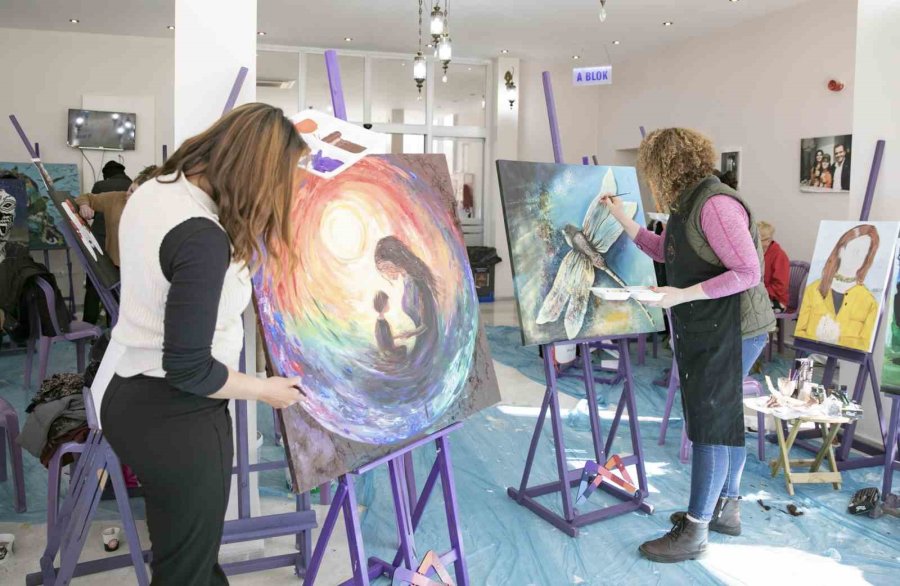 Mersin’de ’kadına Dair’ Temasıyla Resim Sergisi Düzenlendi